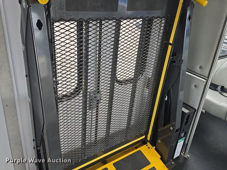 image for item DQ4424 2018 Senator II ST69923C shuttle bus