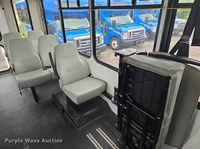 image for item DQ4424 2018 Senator II ST69923C shuttle bus