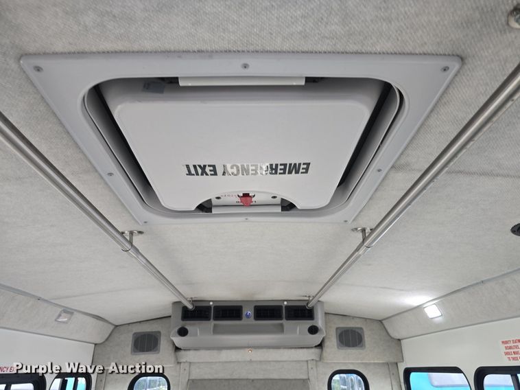 image for item DQ4424 2018 Senator II ST69923C shuttle bus