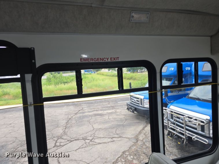 image for item DQ4424 2018 Senator II ST69923C shuttle bus