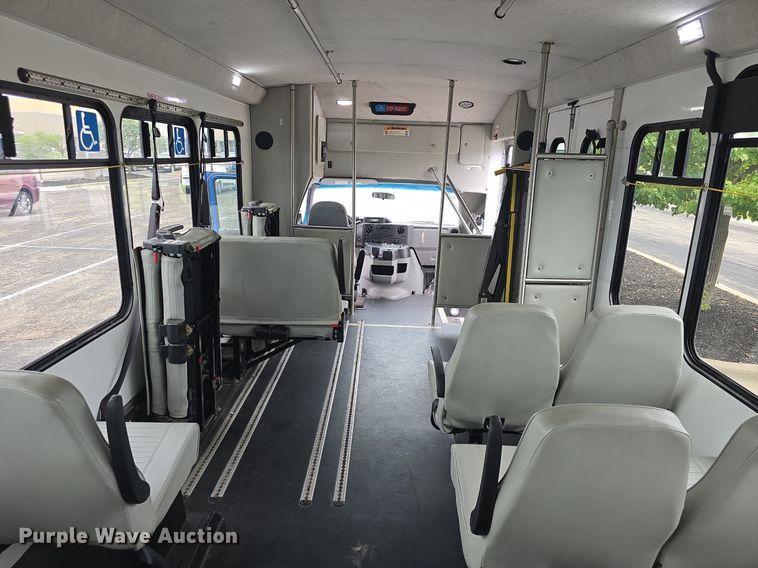 image for item DQ4424 2018 Senator II ST69923C shuttle bus