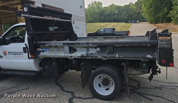 image for item DQ4551 2015 Ford F550 Super Duty XL dump truck