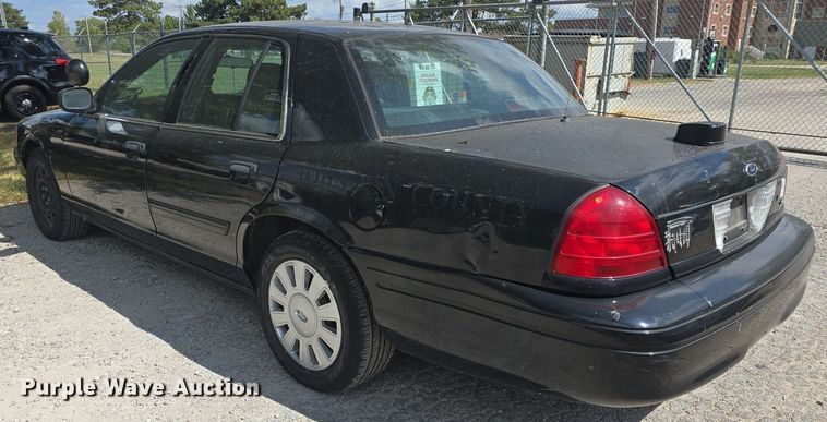 image for item DQ4555 2009 Ford  Crown Victoria Police Interceptor 