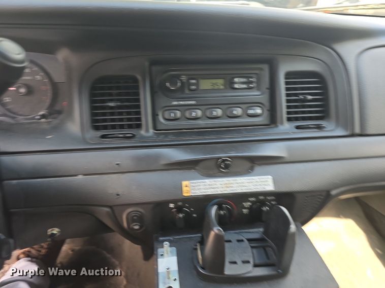 image for item DQ4555 2009 Ford  Crown Victoria Police Interceptor 