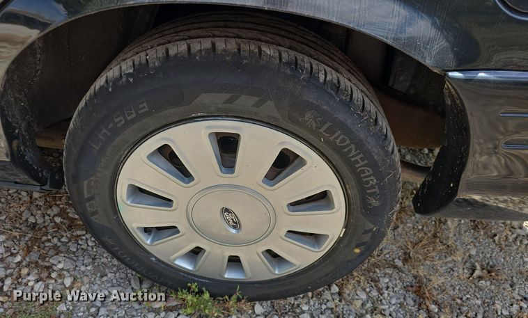 image for item DQ4555 2009 Ford  Crown Victoria Police Interceptor 