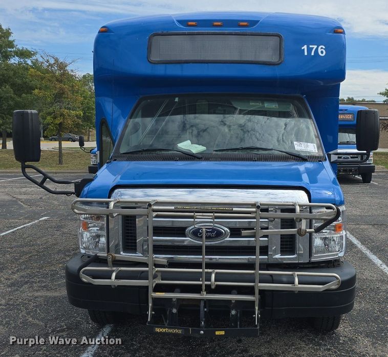 image for item DQ4557 2018 Senator II ST69940C shuttle bus