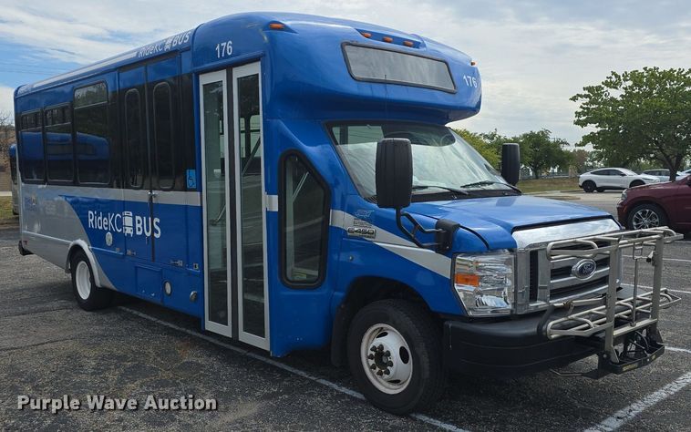 image for item DQ4557 2018 Senator II ST69940C shuttle bus