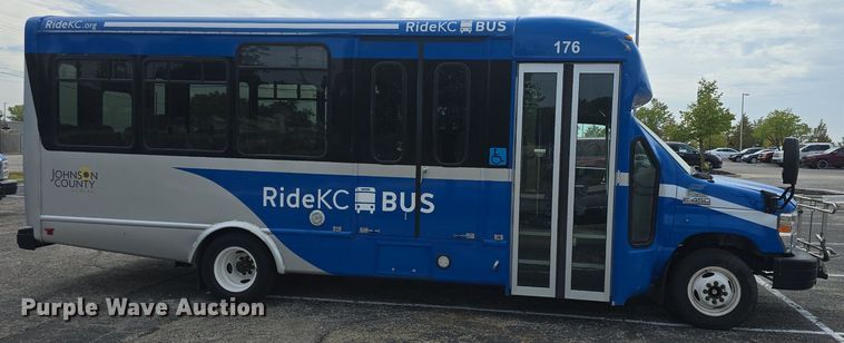 image for item DQ4557 2018 Senator II ST69940C shuttle bus