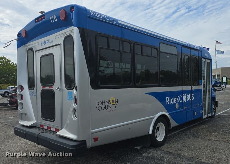 image for item DQ4557 2018 Senator II ST69940C shuttle bus