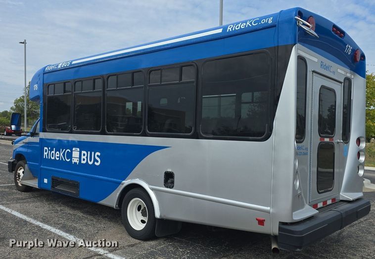 image for item DQ4557 2018 Senator II ST69940C shuttle bus