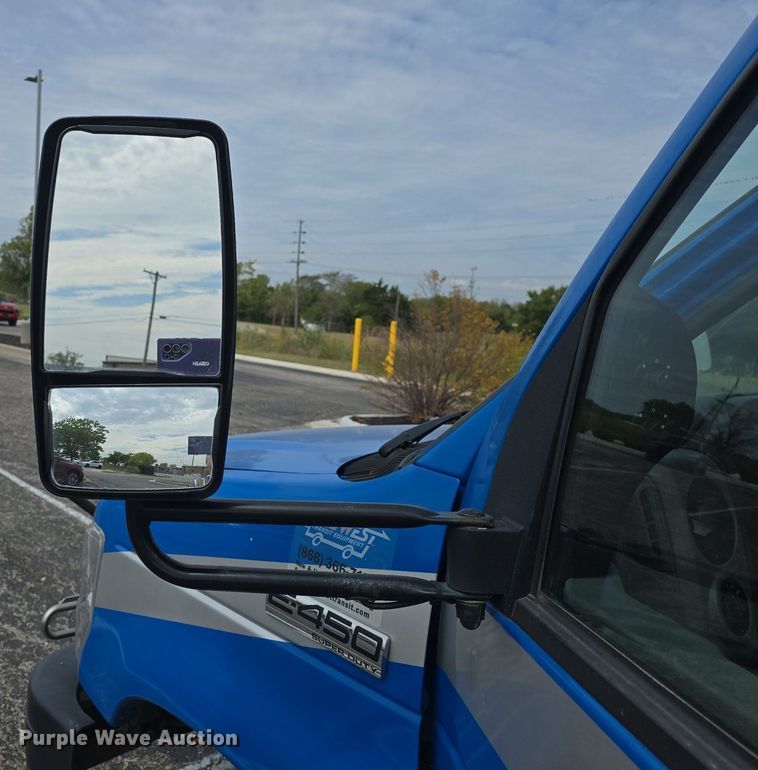 image for item DQ4557 2018 Senator II ST69940C shuttle bus