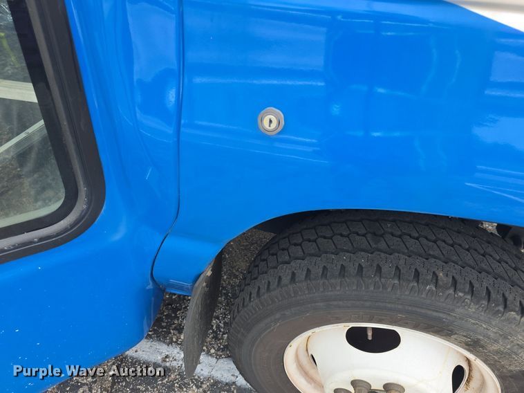 image for item DQ4557 2018 Senator II ST69940C shuttle bus