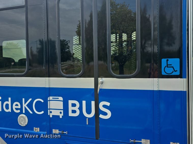 image for item DQ4557 2018 Senator II ST69940C shuttle bus