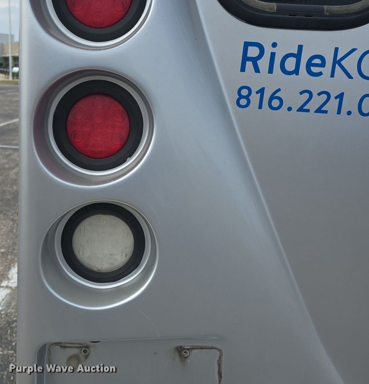 image for item DQ4557 2018 Senator II ST69940C shuttle bus