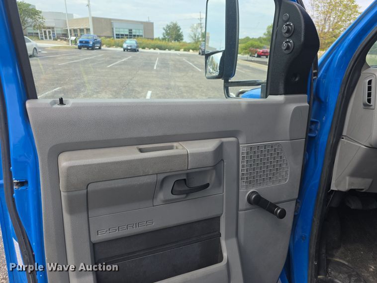 image for item DQ4557 2018 Senator II ST69940C shuttle bus