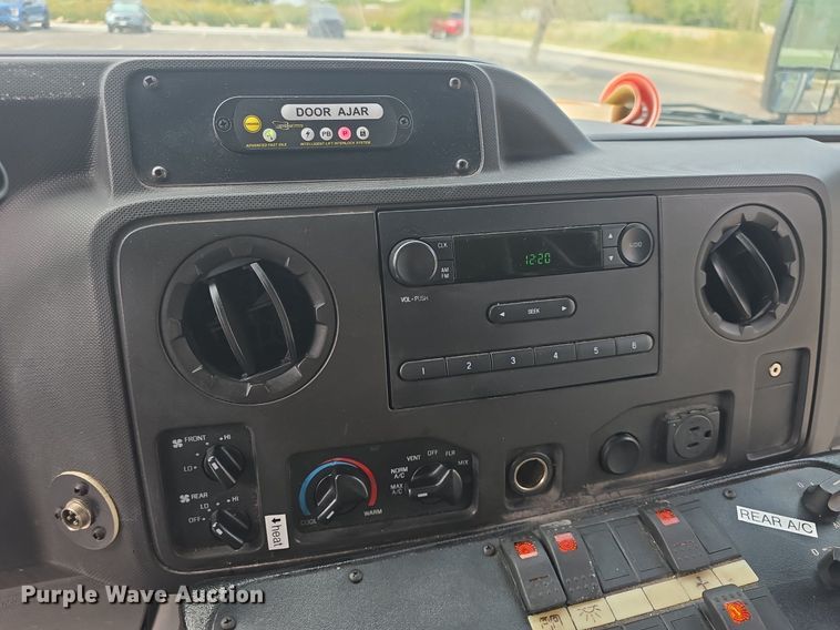 image for item DQ4557 2018 Senator II ST69940C shuttle bus