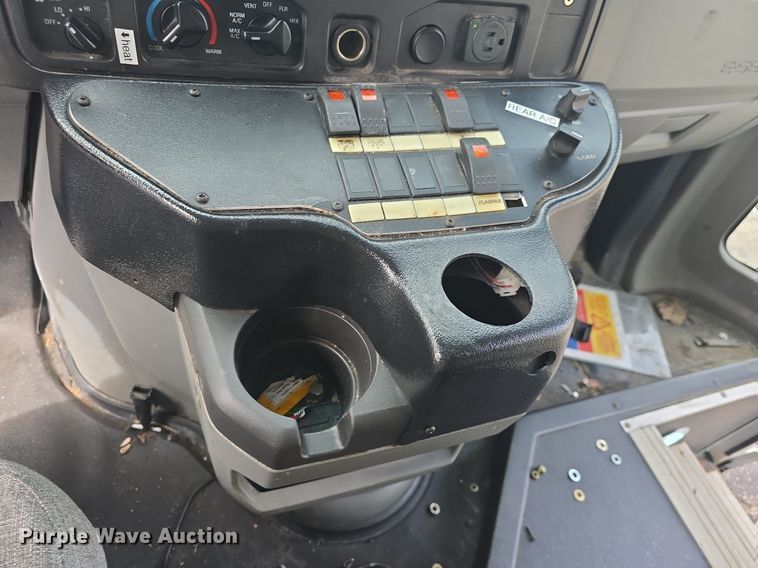 image for item DQ4557 2018 Senator II ST69940C shuttle bus