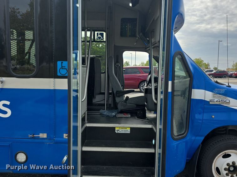 image for item DQ4557 2018 Senator II ST69940C shuttle bus