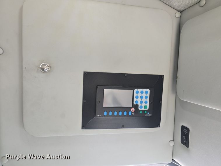 image for item DQ4557 2018 Senator II ST69940C shuttle bus