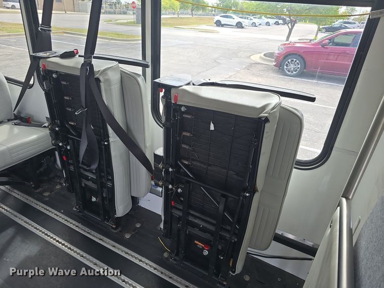 image for item DQ4557 2018 Senator II ST69940C shuttle bus