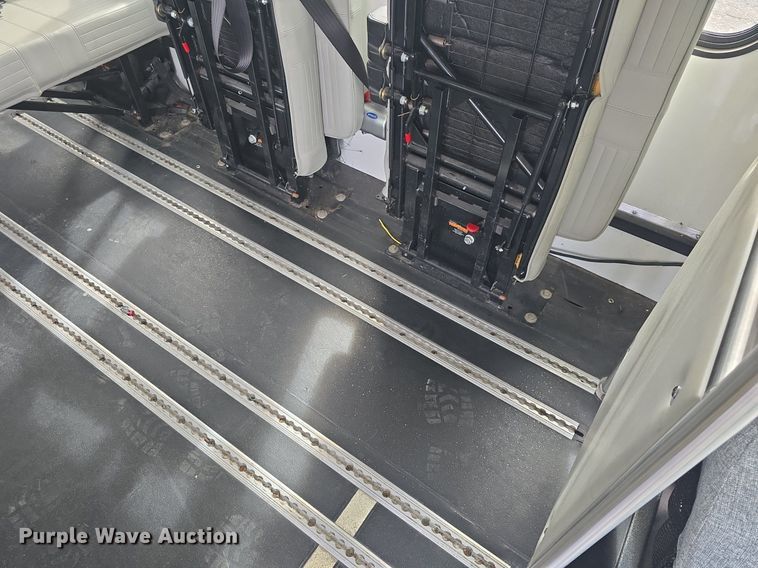 image for item DQ4557 2018 Senator II ST69940C shuttle bus