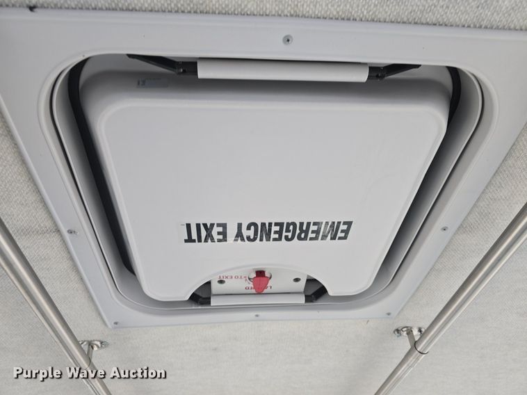 image for item DQ4557 2018 Senator II ST69940C shuttle bus