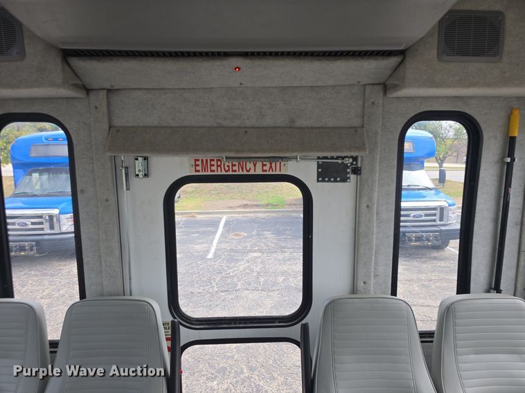 image for item DQ4557 2018 Senator II ST69940C shuttle bus