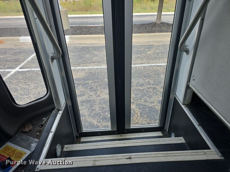 image for item DQ4557 2018 Senator II ST69940C shuttle bus