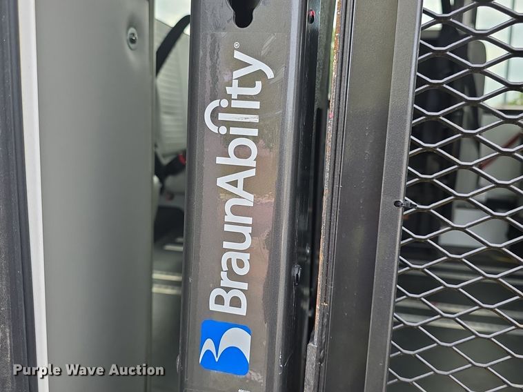 image for item DQ4557 2018 Senator II ST69940C shuttle bus