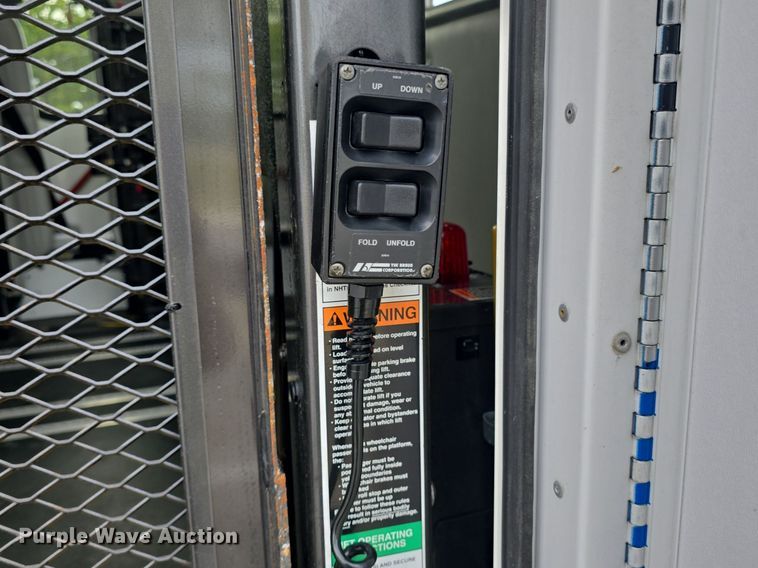 image for item DQ4557 2018 Senator II ST69940C shuttle bus