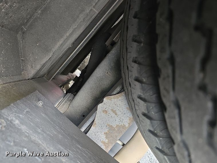 image for item DQ4557 2018 Senator II ST69940C shuttle bus