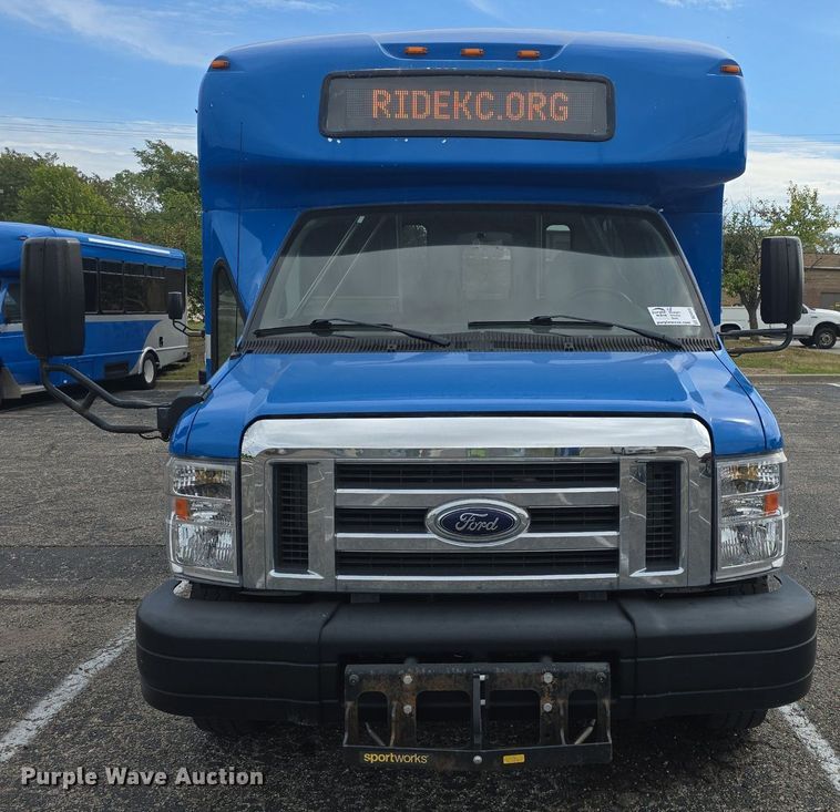 image for item DQ4558 2018 Senator II ST69923C shuttle bus