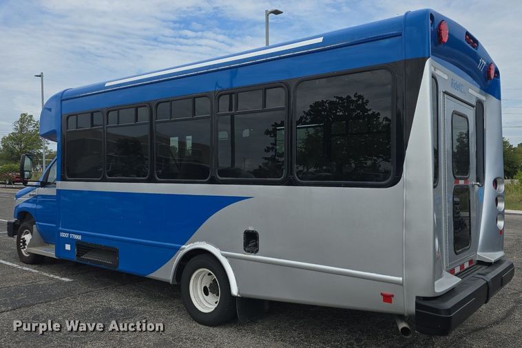 image for item DQ4558 2018 Senator II ST69923C shuttle bus