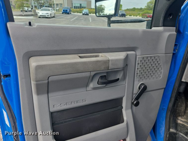 image for item DQ4558 2018 Senator II ST69923C shuttle bus