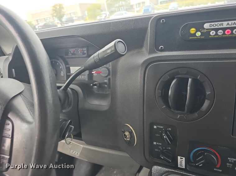 image for item DQ4558 2018 Senator II ST69923C shuttle bus