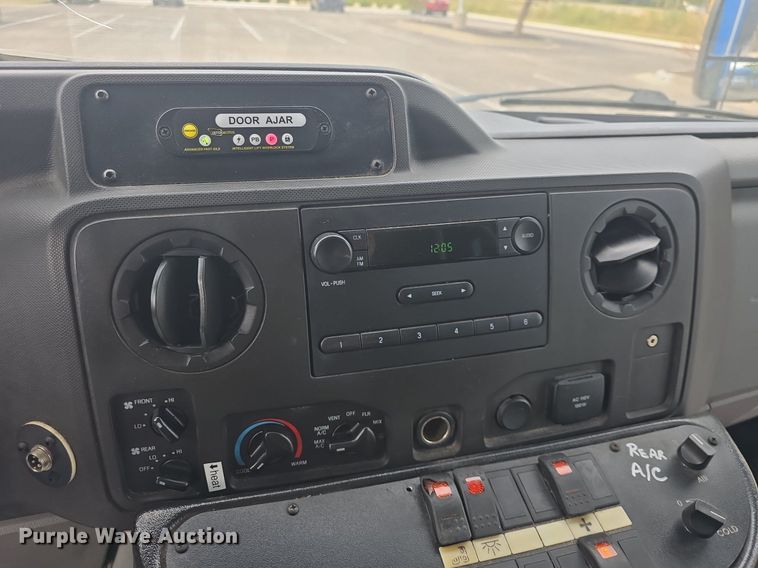 image for item DQ4558 2018 Senator II ST69923C shuttle bus