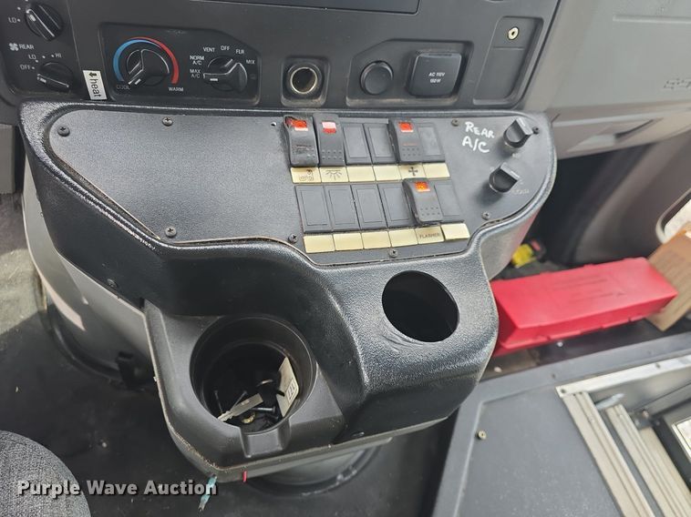 image for item DQ4558 2018 Senator II ST69923C shuttle bus