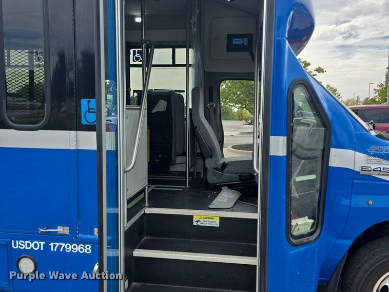 image for item DQ4558 2018 Senator II ST69923C shuttle bus