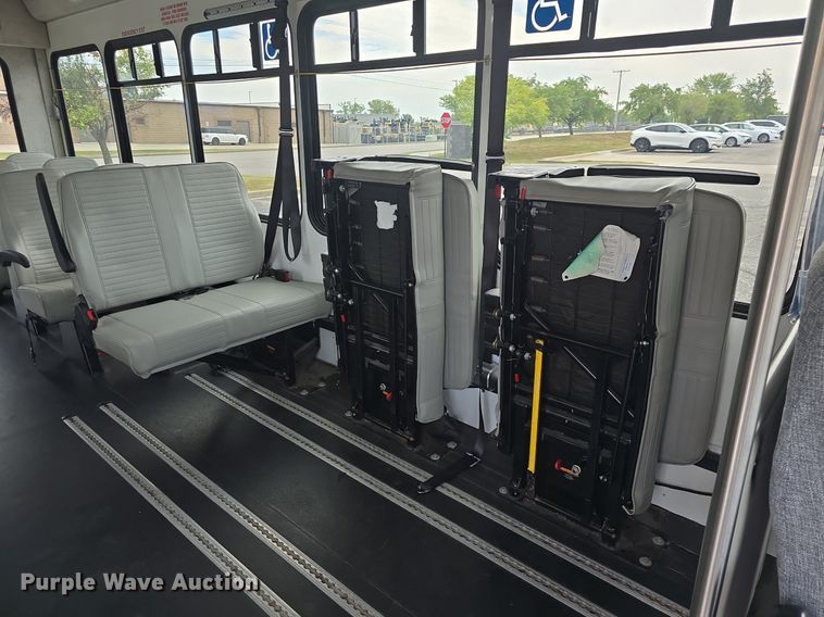 image for item DQ4558 2018 Senator II ST69923C shuttle bus