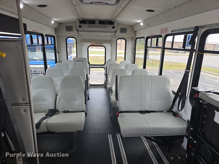 image for item DQ4558 2018 Senator II ST69923C shuttle bus