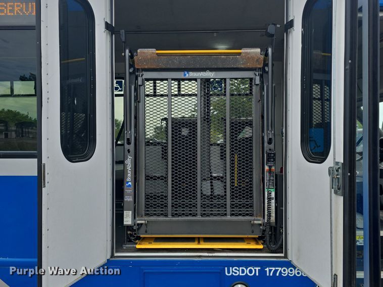 image for item DQ4558 2018 Senator II ST69923C shuttle bus