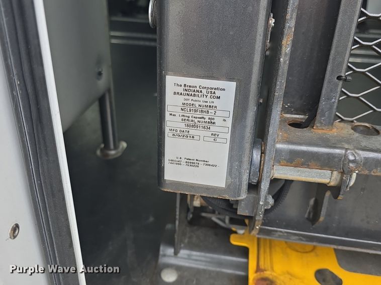 image for item DQ4558 2018 Senator II ST69923C shuttle bus