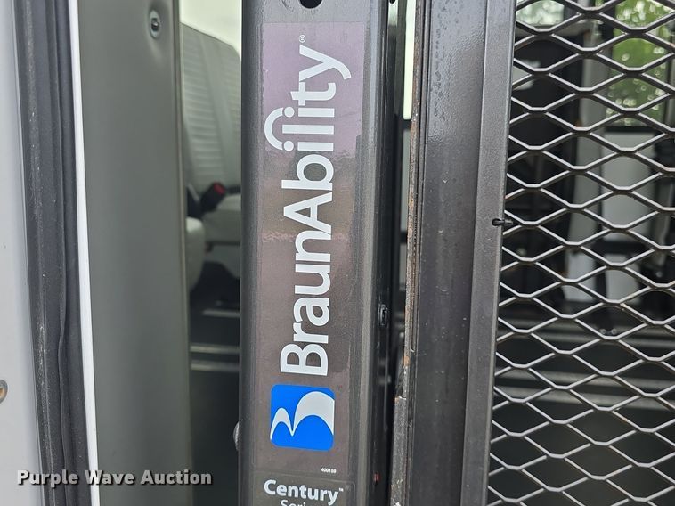 image for item DQ4558 2018 Senator II ST69923C shuttle bus