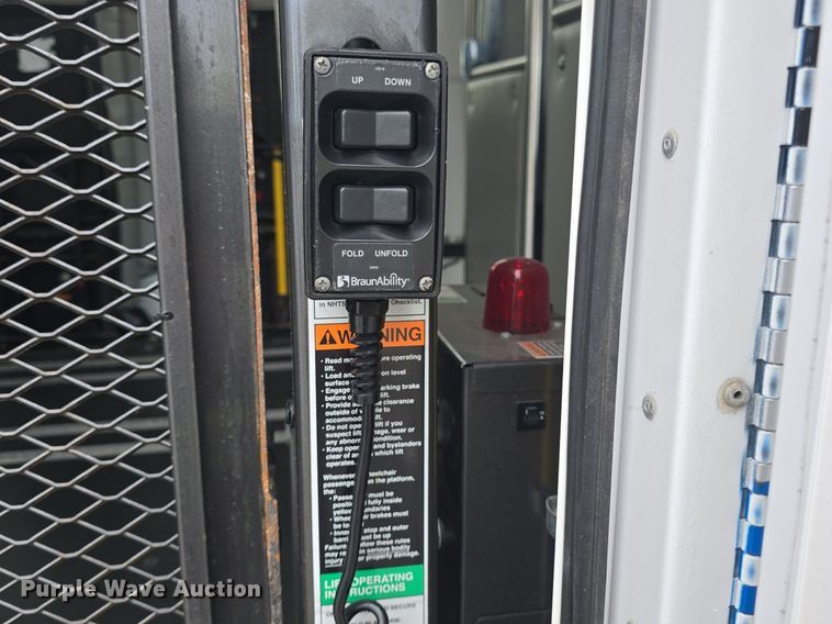 image for item DQ4558 2018 Senator II ST69923C shuttle bus