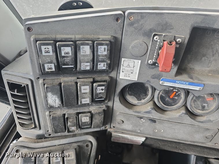 image for item DQ4559 2012 Motor Coach D4500 transit bus