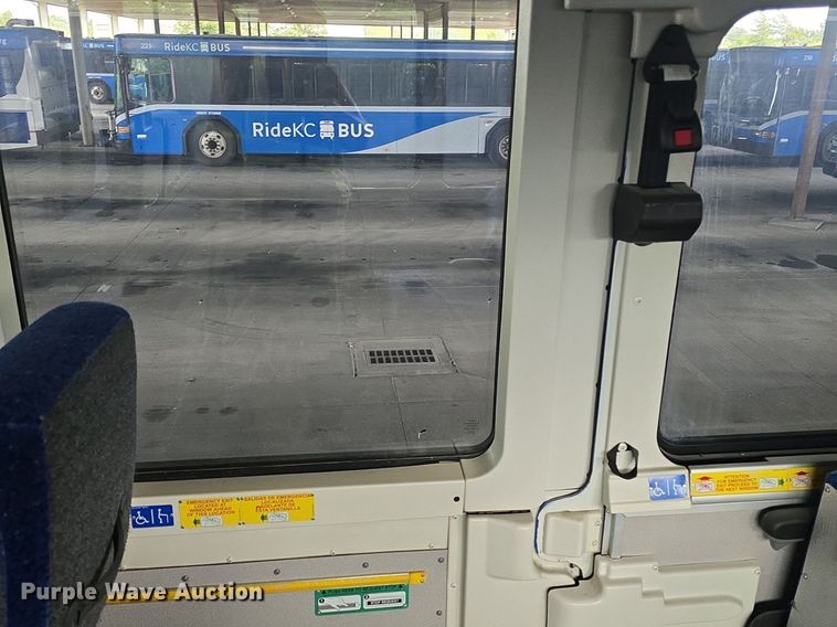 image for item DQ4559 2012 Motor Coach D4500 transit bus