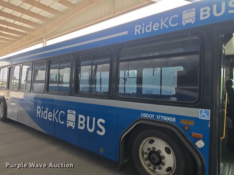 image for item DQ4560 2006 Gillig  G29D102N4 transit bus