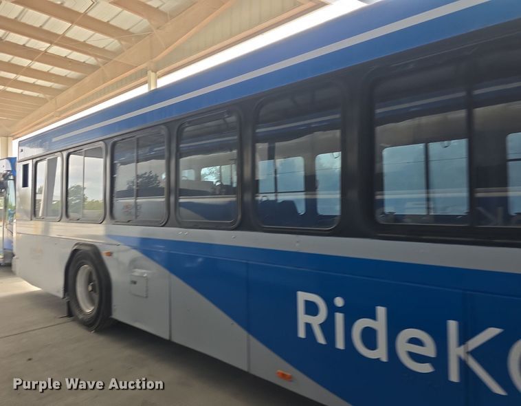 image for item DQ4560 2006 Gillig  G29D102N4 transit bus