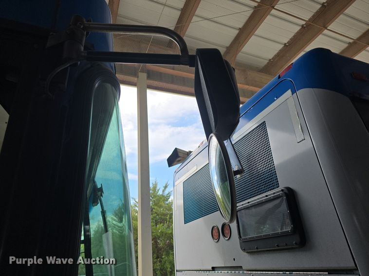 image for item DQ4560 2006 Gillig  G29D102N4 transit bus