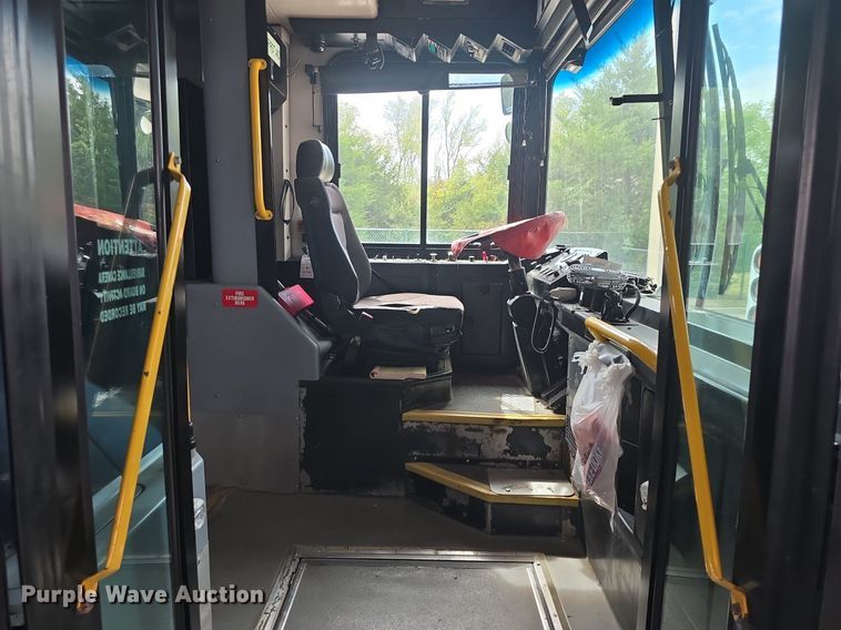 image for item DQ4560 2006 Gillig  G29D102N4 transit bus